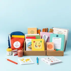 distribuição de kits de material escolar