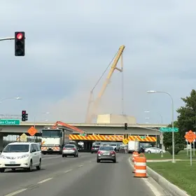 demolição de viaduto