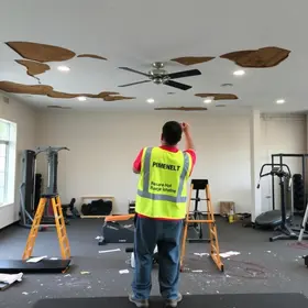 danos em ginásio reformado